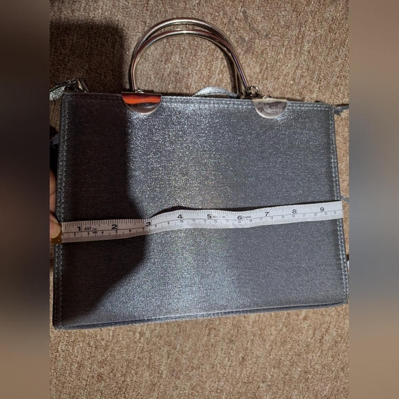 Sleek Silver Bag with Metallic Finish - Picture 4 of 6